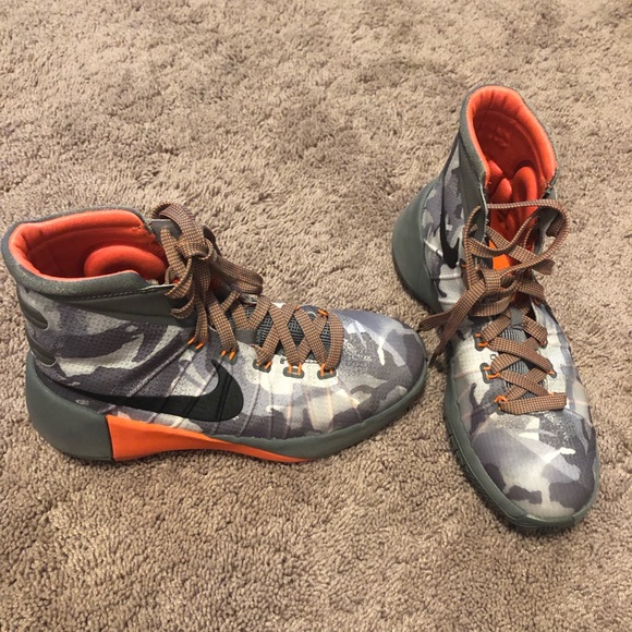 Nike Kids Hyperdunk 2015 Basketball Shoe - Picture 2 of 8